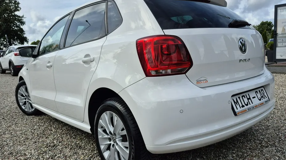 VOLKSWAGEN Polo -