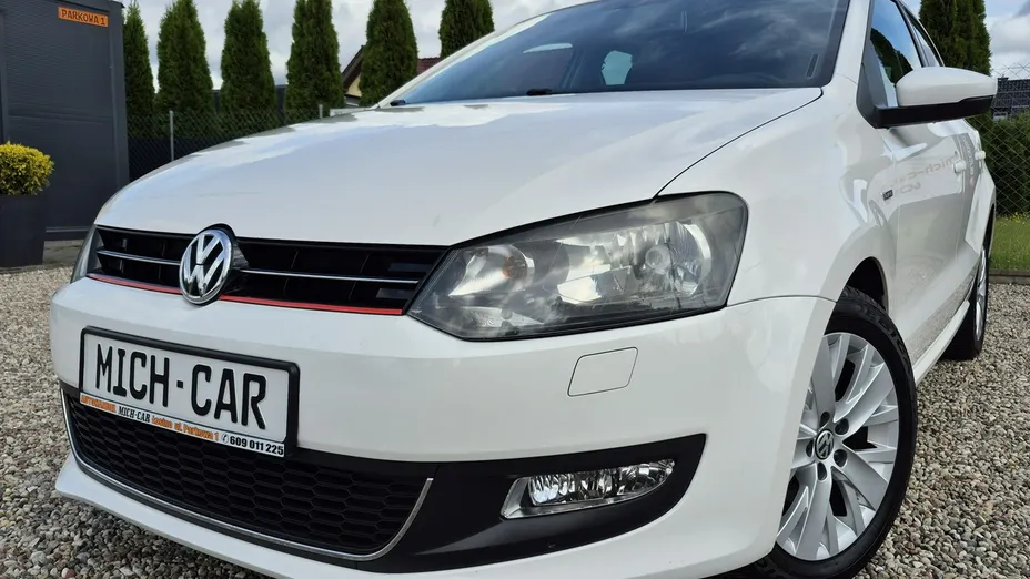 VOLKSWAGEN Polo -