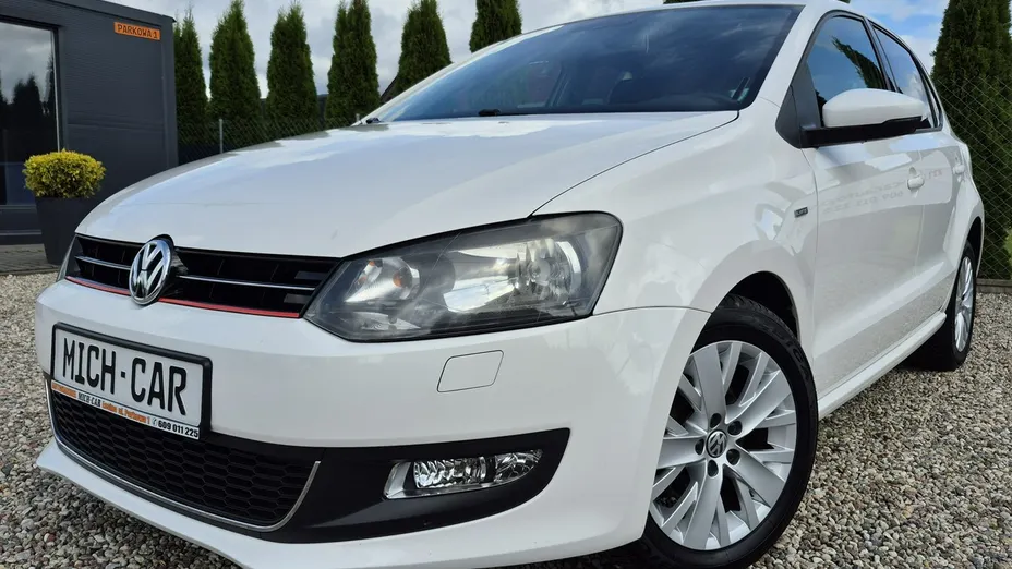 VOLKSWAGEN Polo -