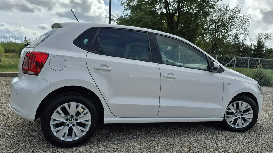 VOLKSWAGEN Polo -