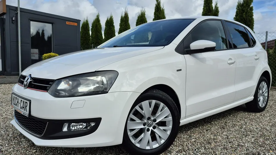 VOLKSWAGEN Polo -