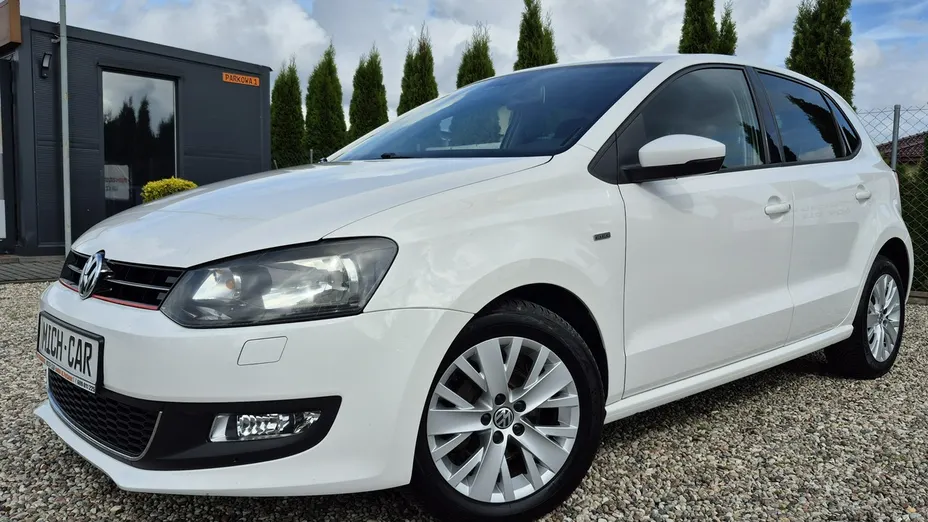 VOLKSWAGEN Polo -