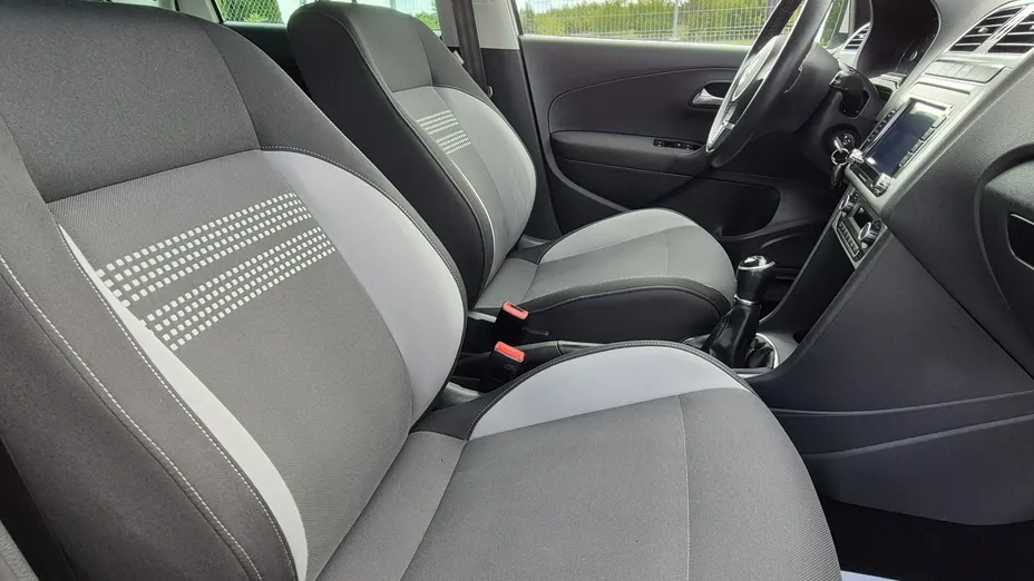 VOLKSWAGEN Polo -