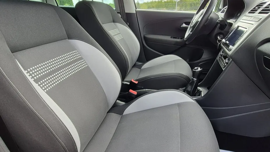 VOLKSWAGEN Polo -