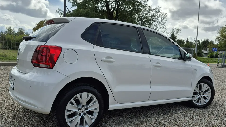 VOLKSWAGEN Polo -