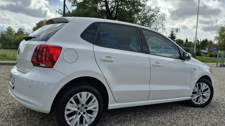 VOLKSWAGEN Polo -