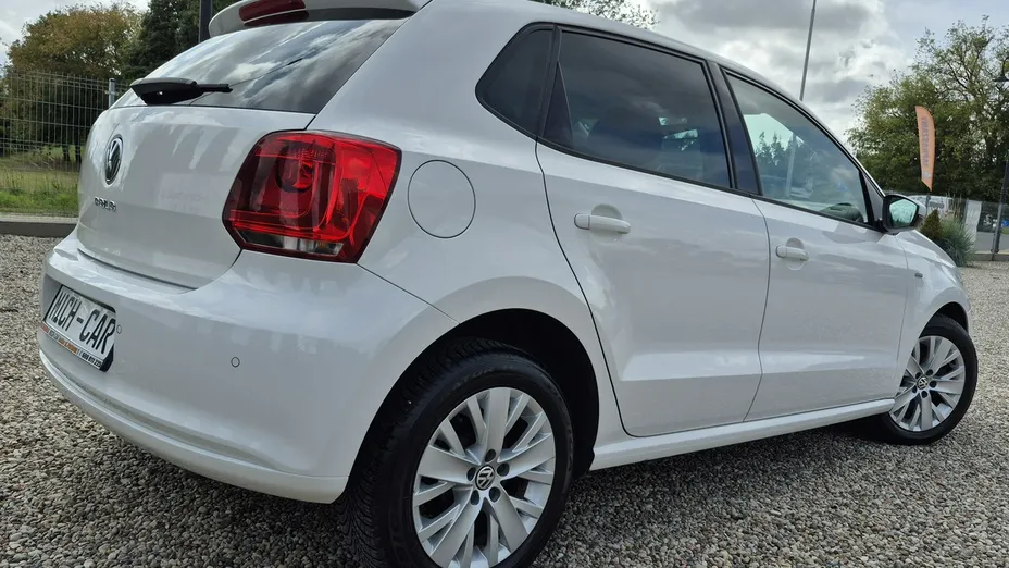 VOLKSWAGEN Polo -