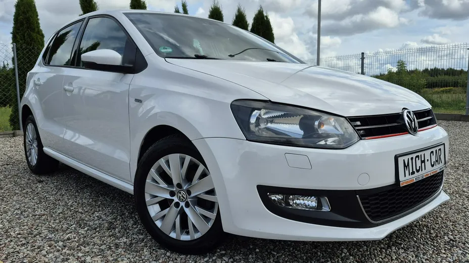VOLKSWAGEN Polo -