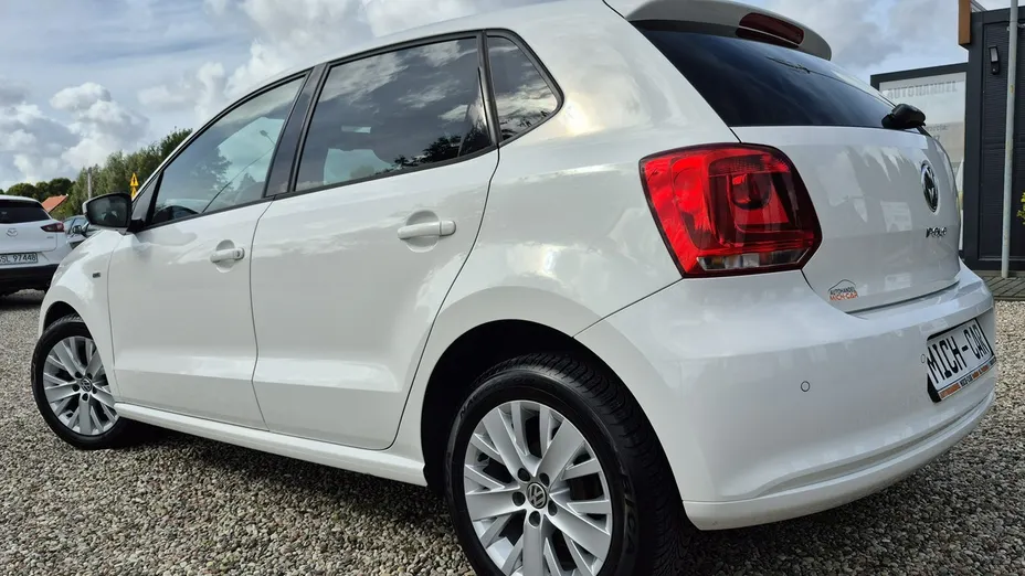 VOLKSWAGEN Polo -