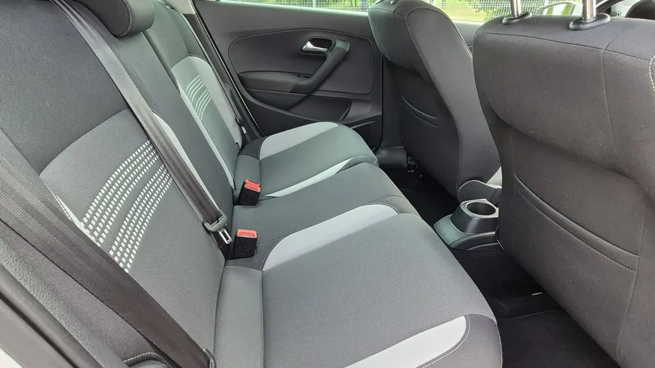 VOLKSWAGEN Polo -
