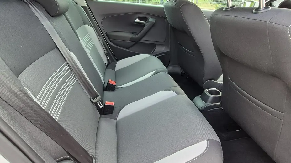 VOLKSWAGEN Polo -