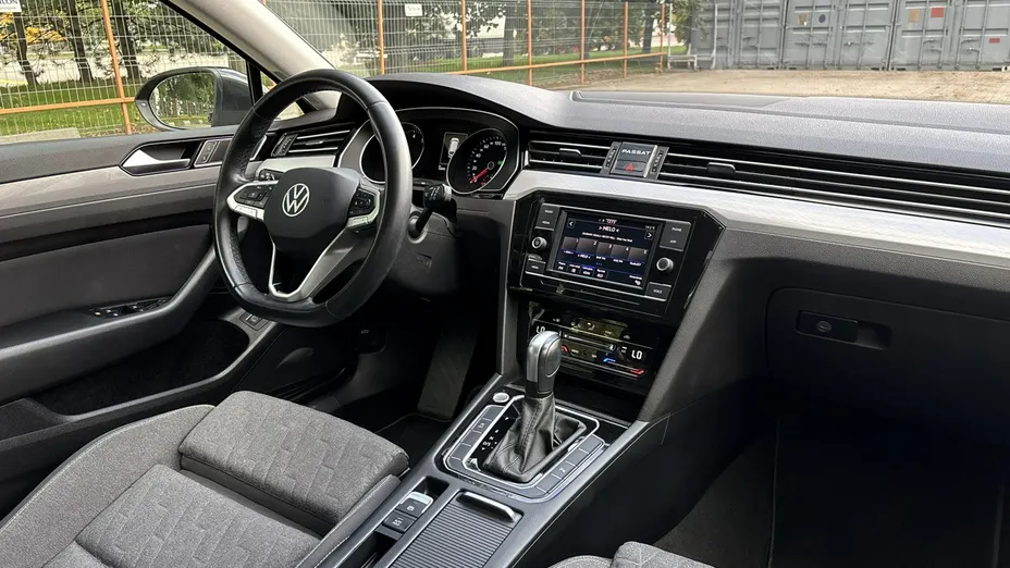 VOLKSWAGEN Passat -