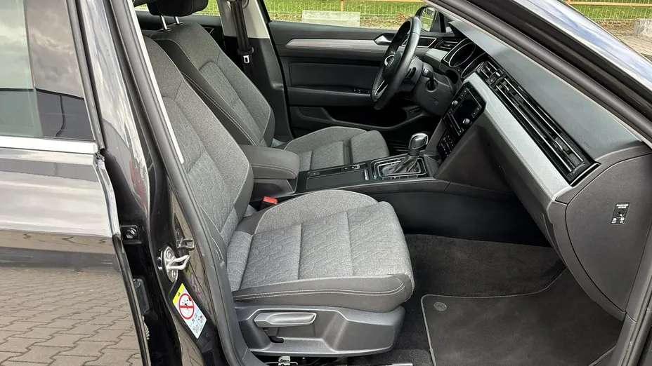 VOLKSWAGEN Passat -