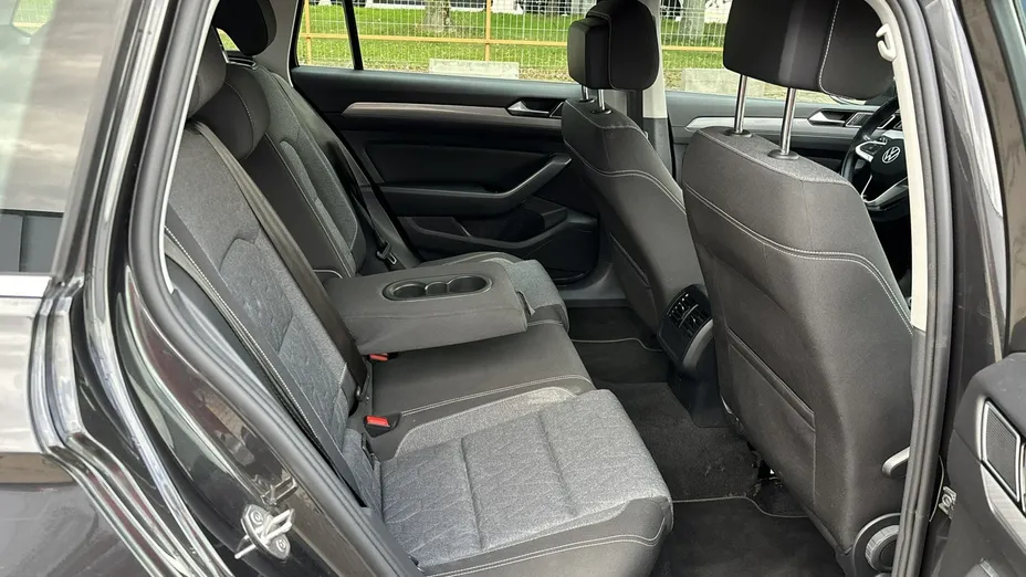 VOLKSWAGEN Passat -