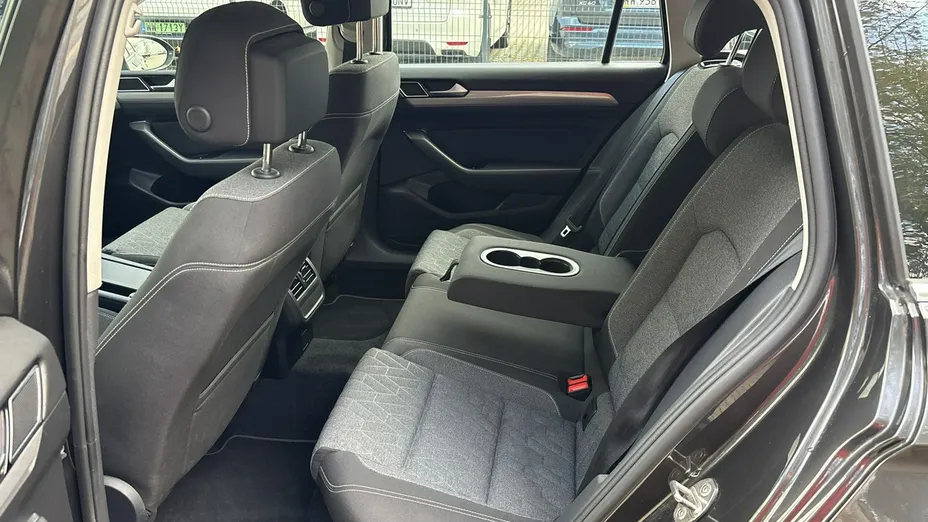 VOLKSWAGEN Passat -