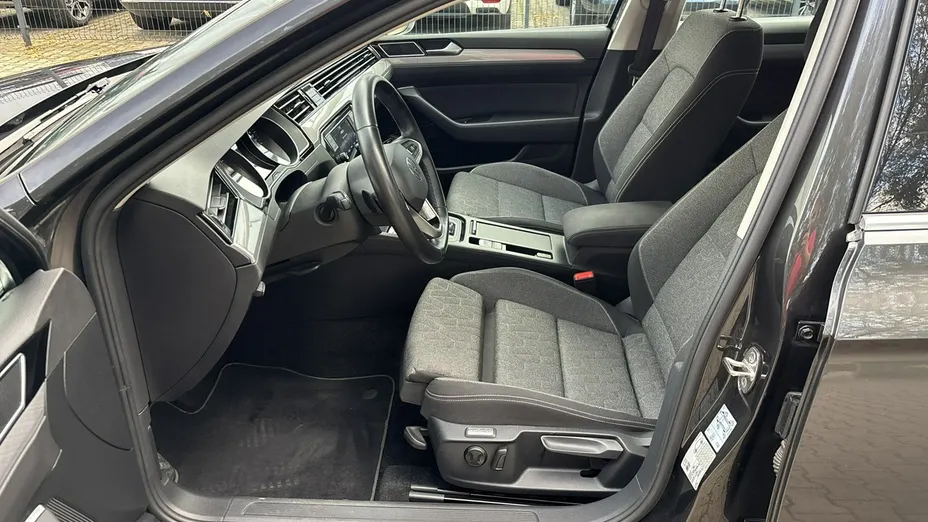 VOLKSWAGEN Passat -