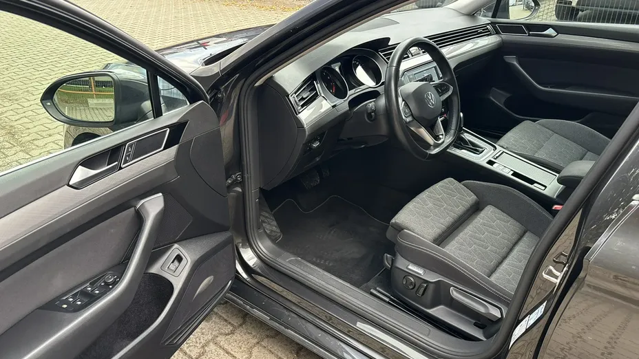 VOLKSWAGEN Passat -