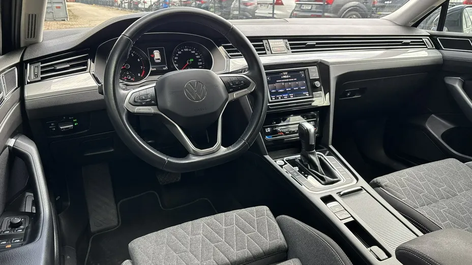 VOLKSWAGEN Passat -