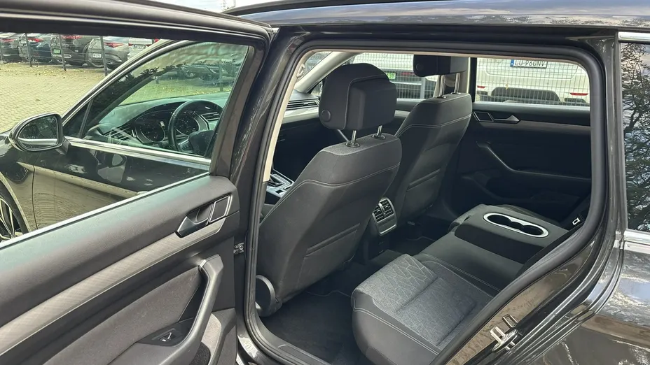 VOLKSWAGEN Passat -