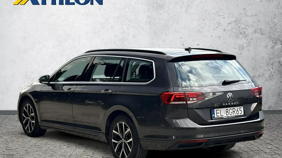 VOLKSWAGEN Passat -