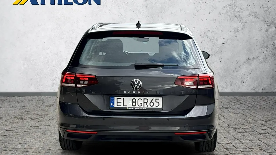 VOLKSWAGEN Passat -
