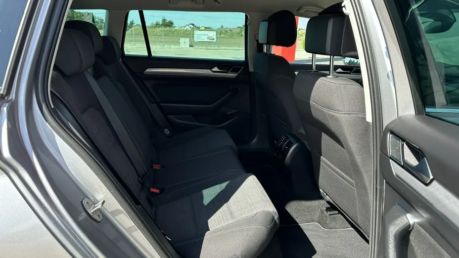 VOLKSWAGEN Passat -