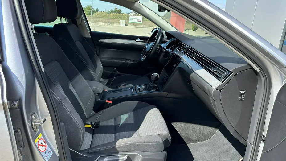 VOLKSWAGEN Passat -
