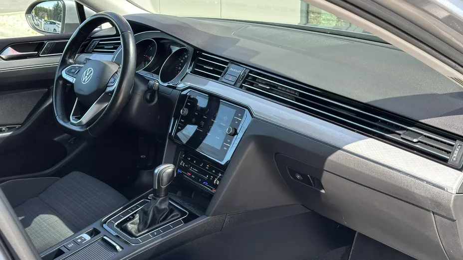VOLKSWAGEN Passat -