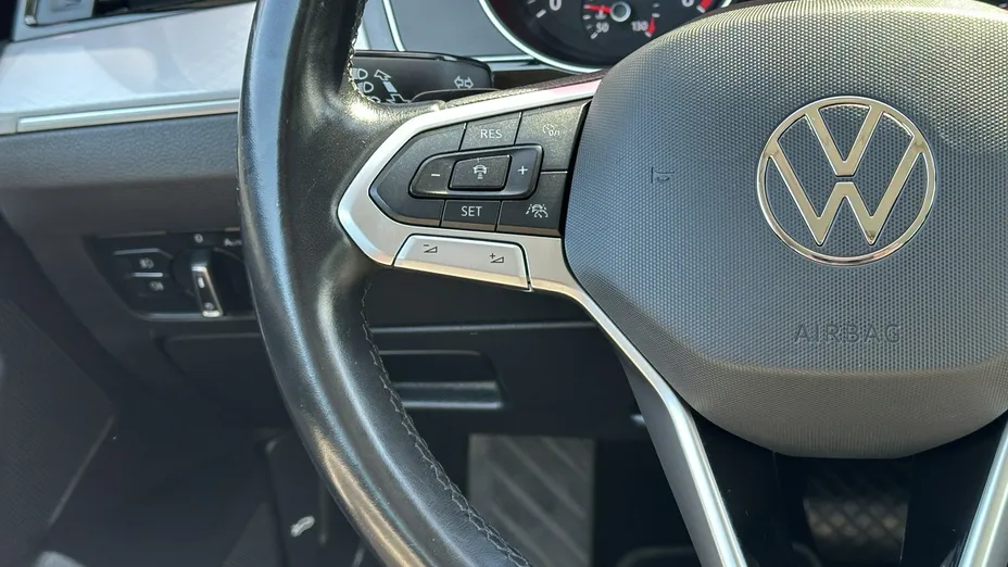 VOLKSWAGEN Passat -