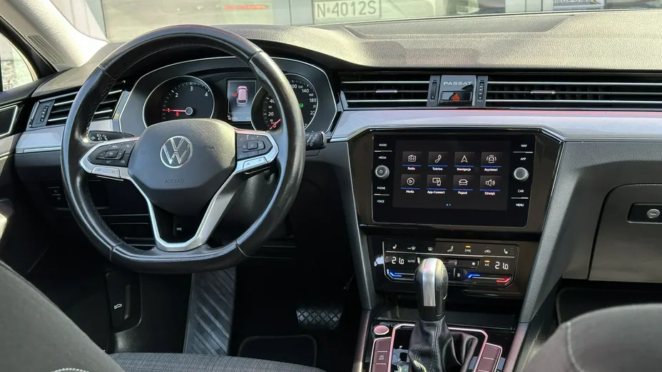 VOLKSWAGEN Passat -