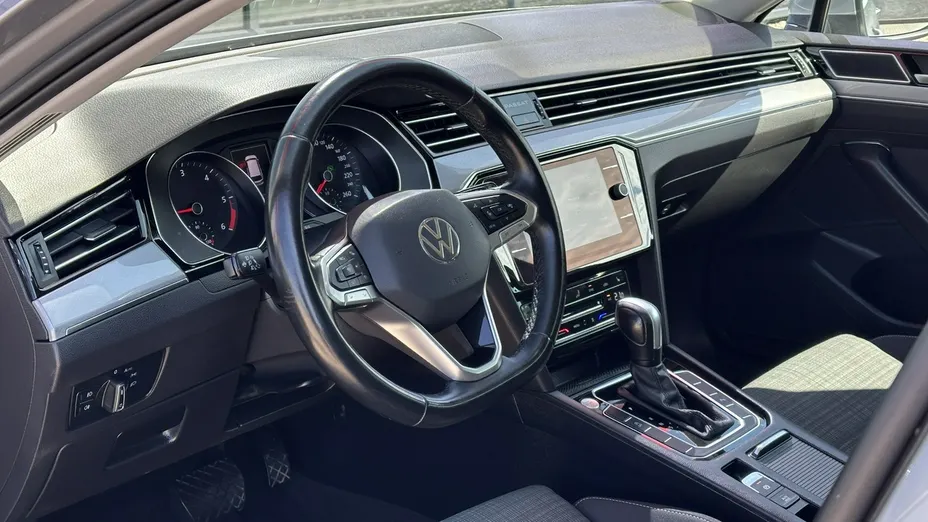 VOLKSWAGEN Passat -