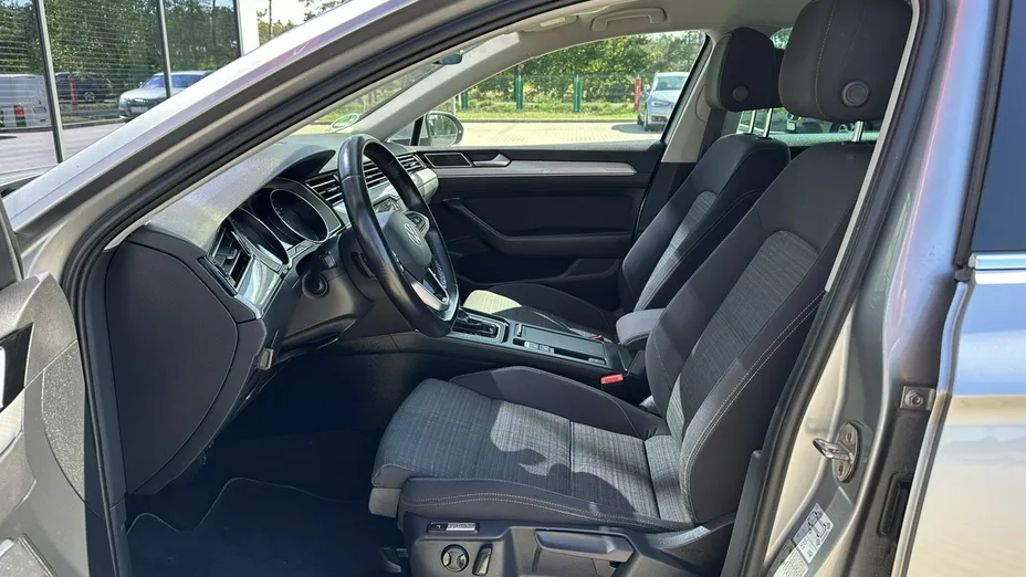 VOLKSWAGEN Passat -