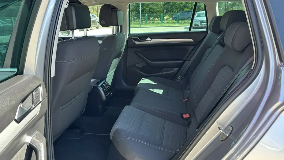 VOLKSWAGEN Passat -