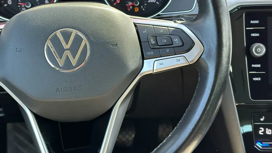 VOLKSWAGEN Passat -