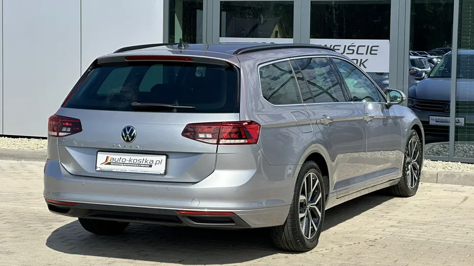 VOLKSWAGEN Passat -