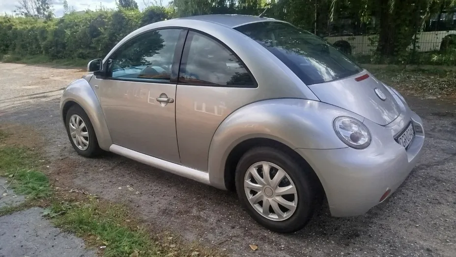 VOLKSWAGEN New Beetle -