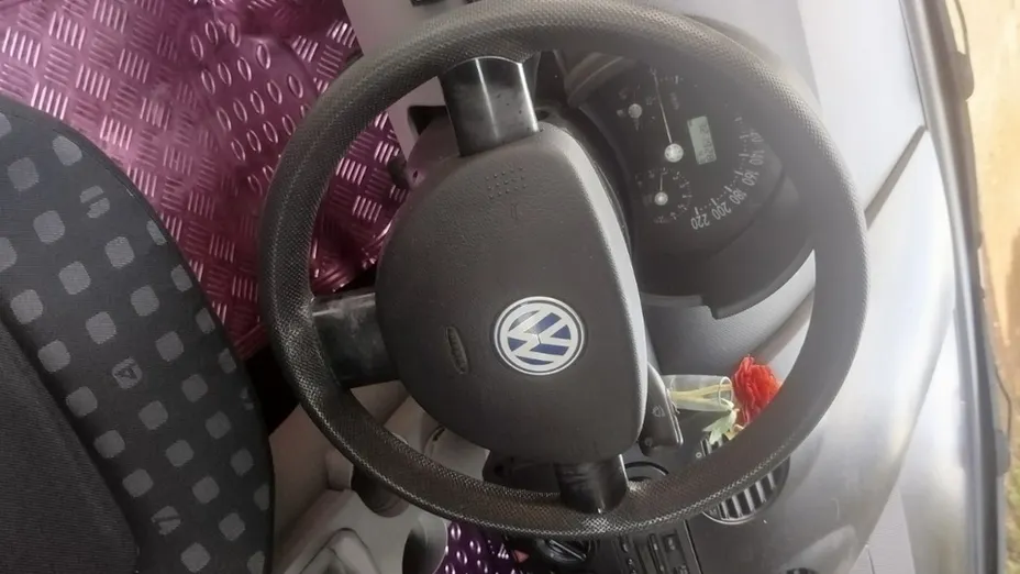 VOLKSWAGEN New Beetle -