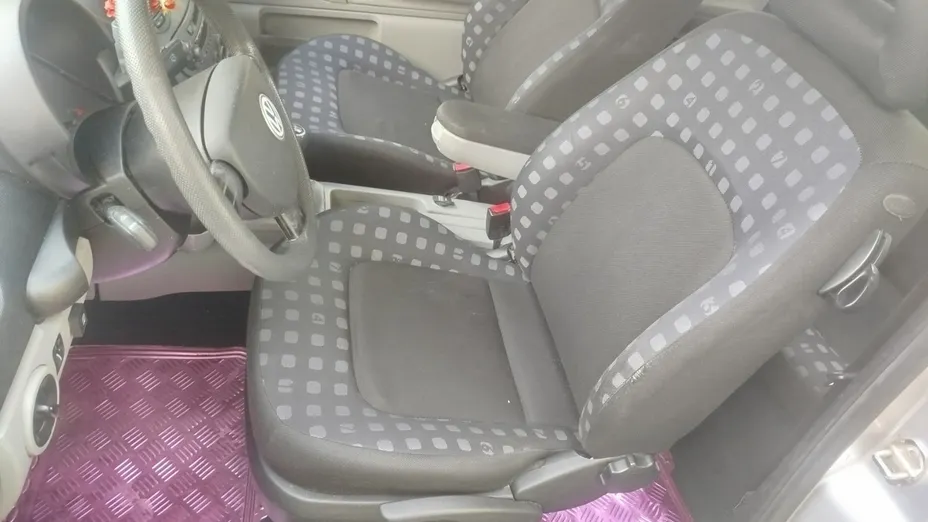 VOLKSWAGEN New Beetle -