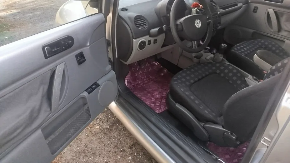 VOLKSWAGEN New Beetle -