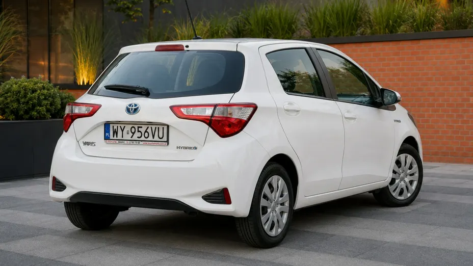 TOYOTA Yaris -