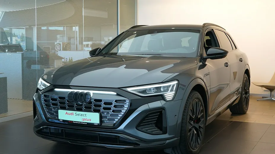 AUDI Q8 -