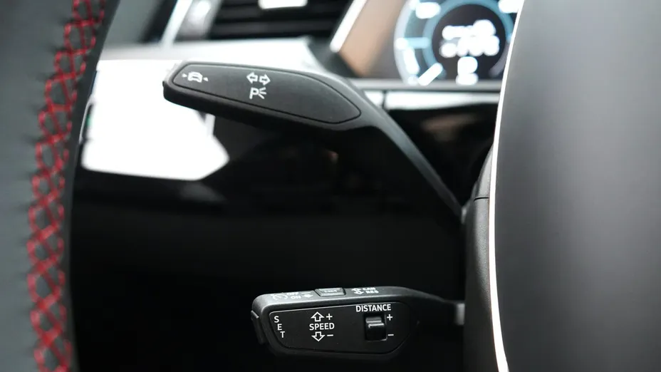 AUDI Q8 -