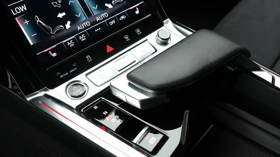 AUDI Q8 -