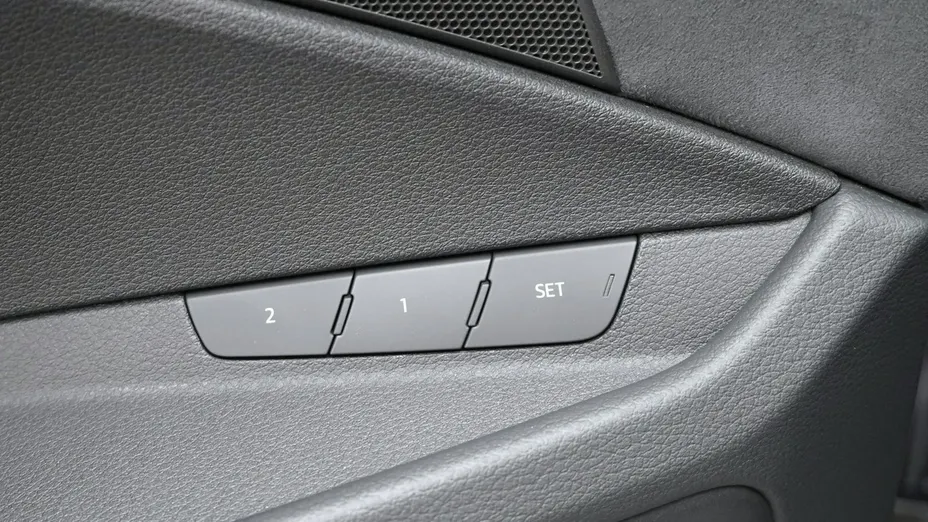 AUDI Q8 -