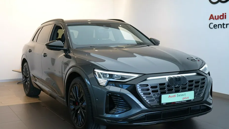 AUDI Q8 -