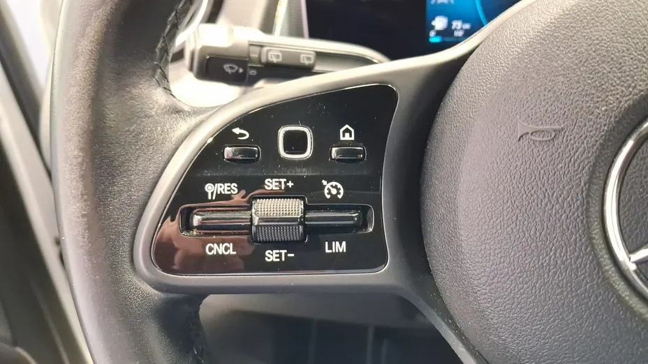 MERCEDES-BENZ GLB -