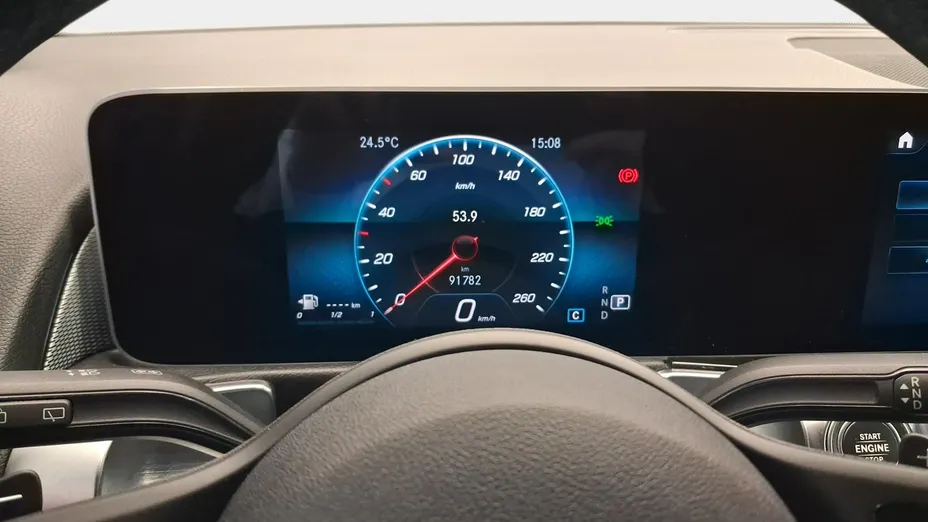 MERCEDES-BENZ GLB -