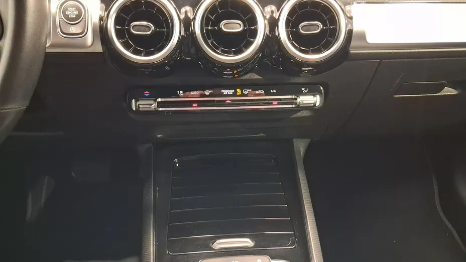 MERCEDES-BENZ GLB -