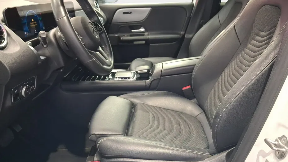 MERCEDES-BENZ GLB -