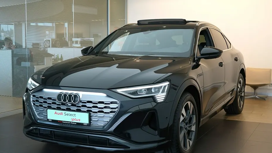 AUDI Q8 Sportback e-tron -